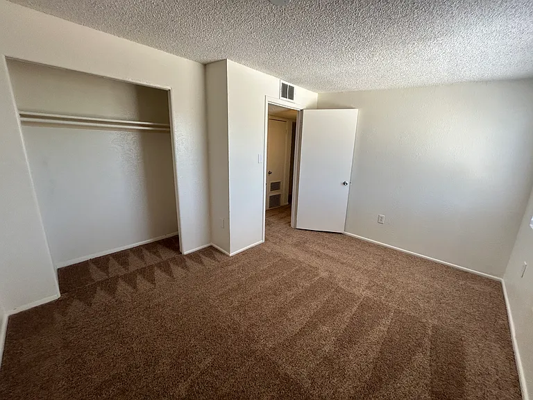 6 bed, 3.0 bath, 2269 sqft, $2,495 — Photo 34