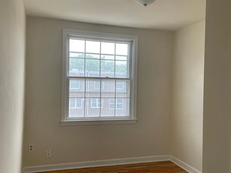 1323 Redwood Ln — Photo 4