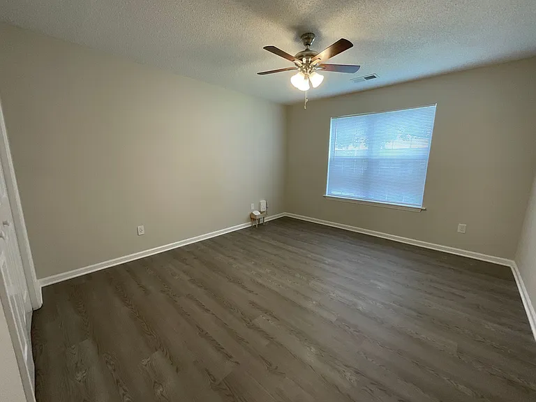 Meridian Park Apartments — Photo 205