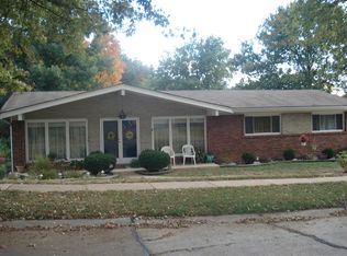 1200 Blairshire Dr, Ballwin, MO 63011