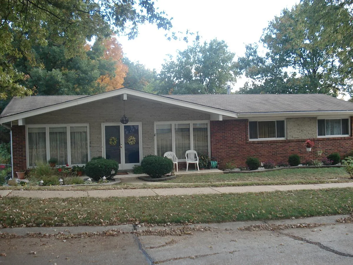 1200 Blairshire Dr photo 1