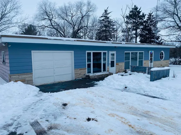 3291 5th Ln, Oxford, WI 53952