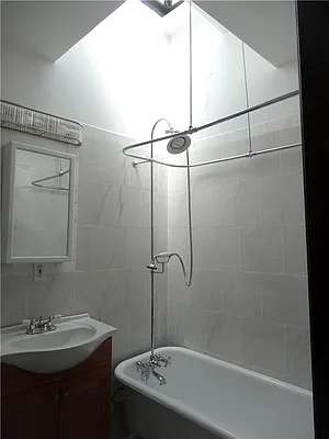 Rented by R New York | media 22