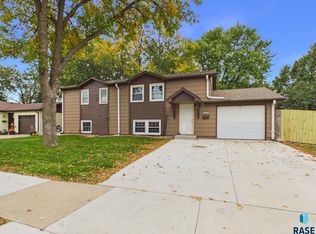 3813 E 18th St, Sioux Falls, SD 57103