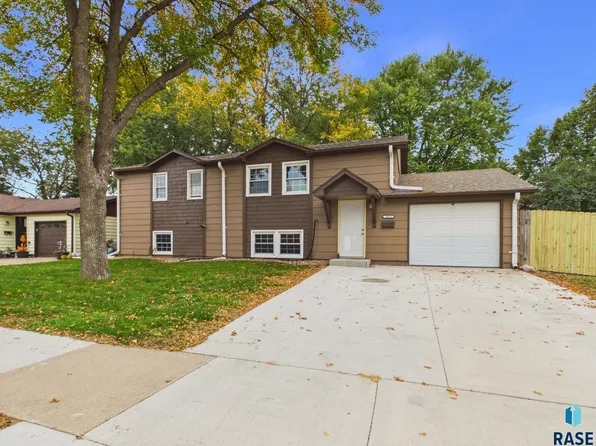 3813 E 18th St, Sioux Falls, SD 57103
