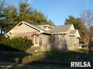 820 N 18th St, Herrin, IL 62948