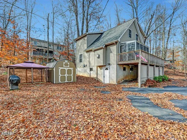 1036 Lakeland Dr, Lake Ariel, PA 18436