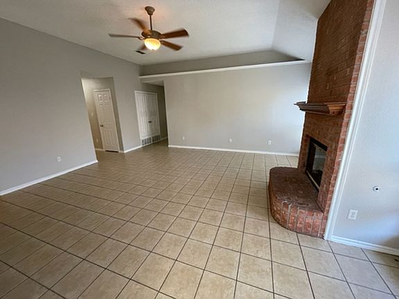 5th image of 712 Carette Dr