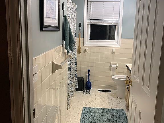 2nd image of 48 Chardonnay Dr
