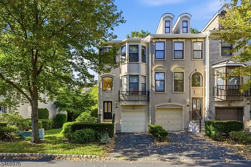 2 bed, 2.5 bath, 2010 sqft, $3,950 — Photo 1
