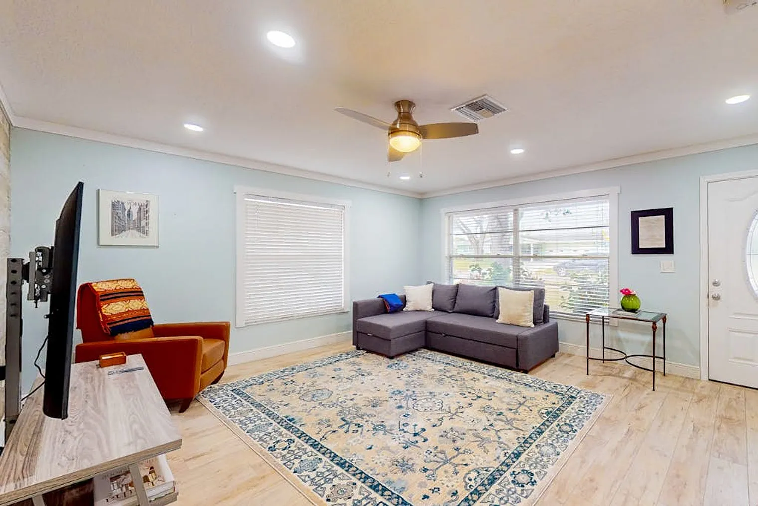 3 bed, 2.0 bath, 1582 sqft, $3,402 — Photo 3