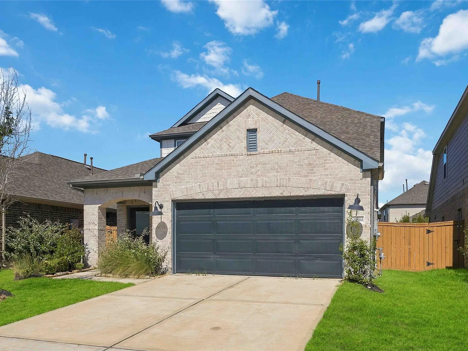 4 bed, 3.0 bath, 2434 sqft, $2,950 — Photo 2