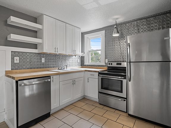 3rd image of 690 Lowry Ave NE #2