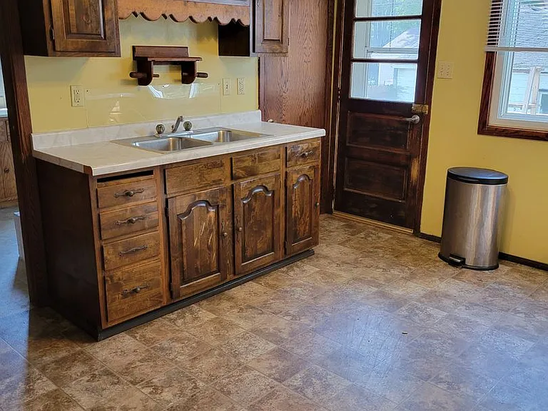 512 E Maple St — Photo 25
