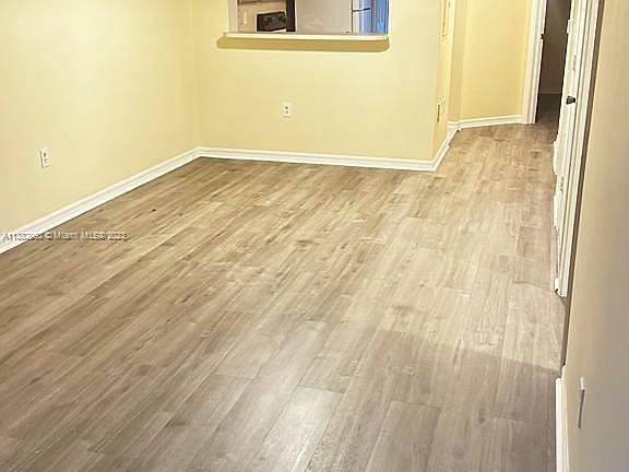 4th image of 1260 SE 27th St Unit 102