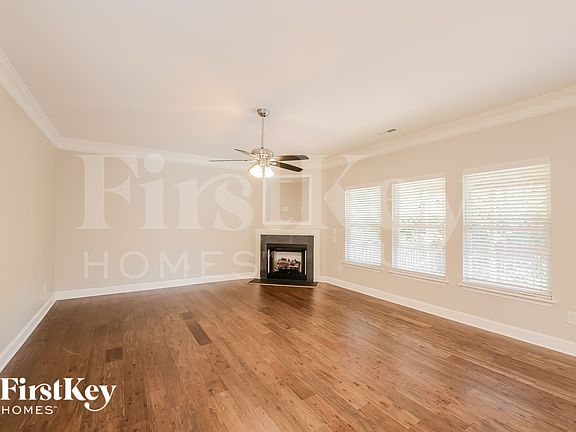 2nd image of 2001 Heron Pointe Dr