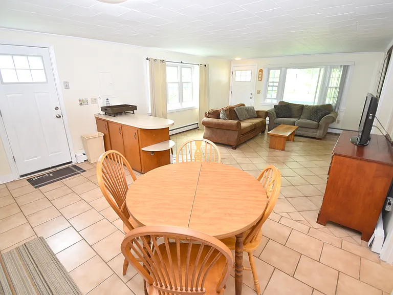64 Hemlock Ave — Photo 11
