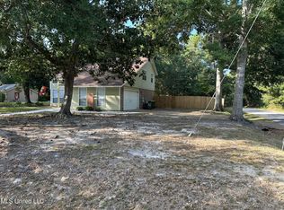 9300 Cavalier Cir, Ocean Springs, MS 39564