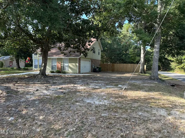 9300 Cavalier Cir, Ocean Springs, MS 39564