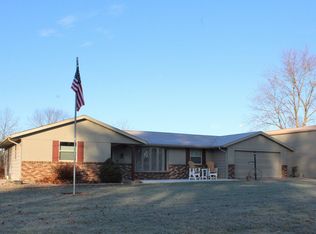 17719 Breezewood Dr, Spencerville, IN 46788