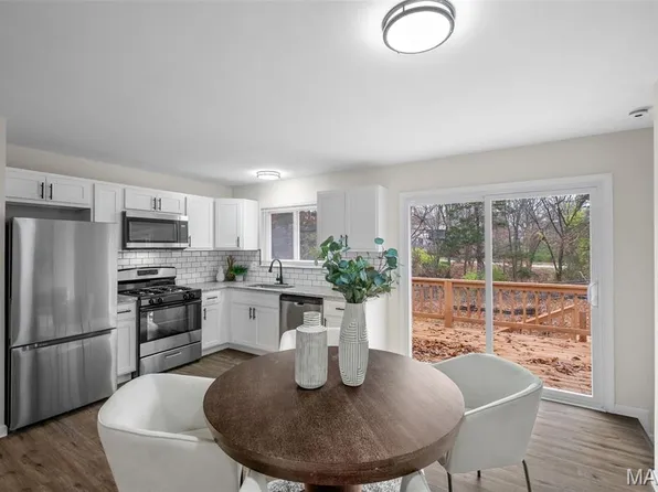 1320 Fenton Hills Rd, Fenton, MO 63026