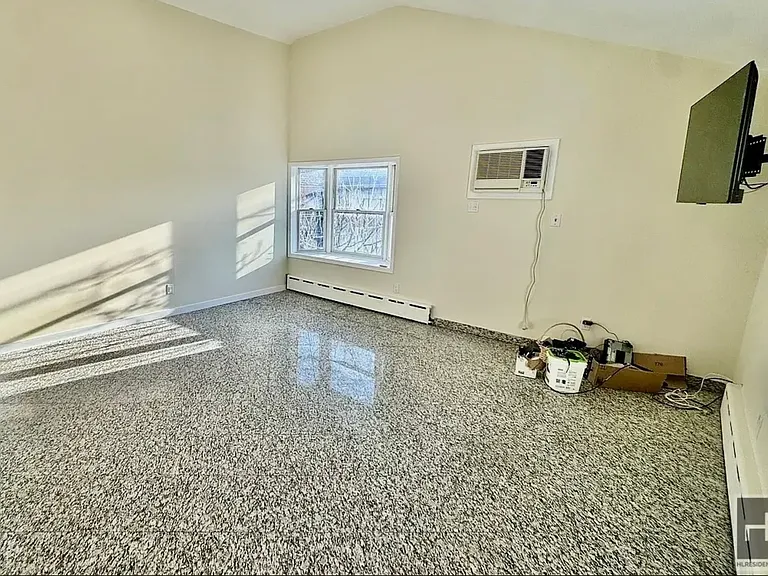 95-06 158th Ave #1 — Photo 2