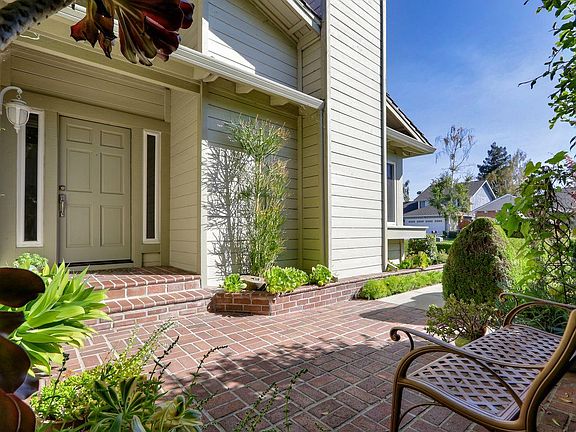 3rd image of 1211 Montmorency Dr