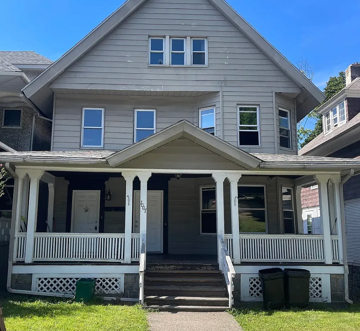 2 bed, 1300 sqft, $1,600 — Photo 1