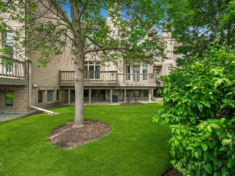 1537 W Rue James Pl — Photo 15