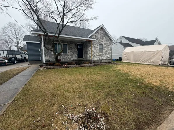 64 Heathcote Rd, Lindenhurst, NY 11757