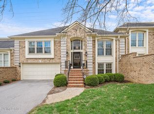 1202 Wellington Pl, Windy Hills, KY 40207