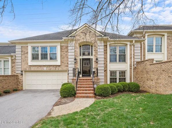1202 Wellington Pl, Windy Hills, KY 40207