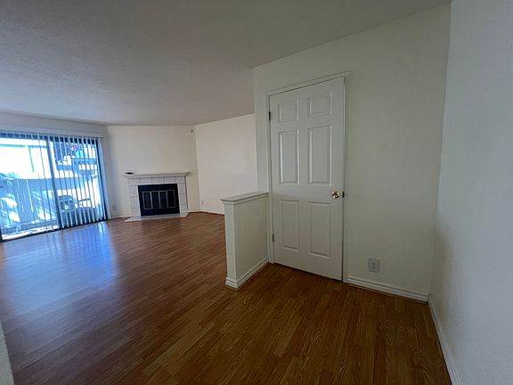Living room/laundry room