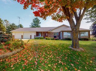 21577 Geib Rd, Saint Charles, MN 55972