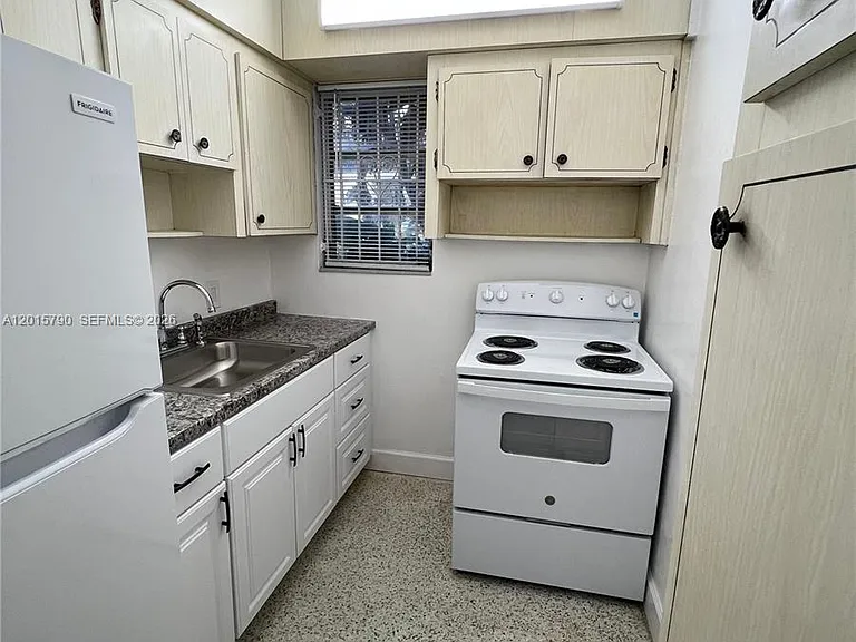 675 SW 7th Ave #2 — Photo 5