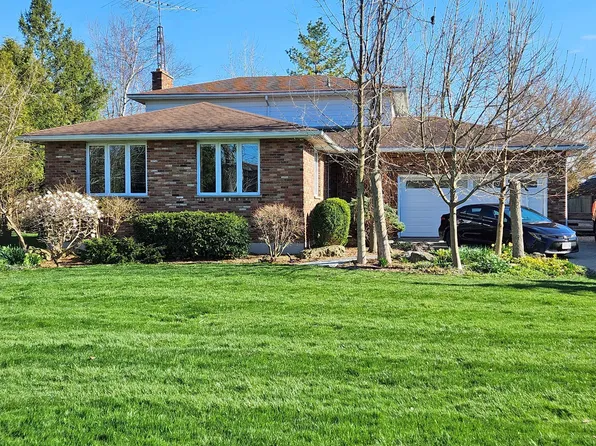 4151 Bluepoint Dr, Plympton Wyoming, ON N0N 1J6