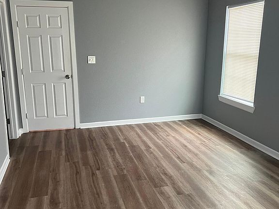 5th image of 4020 Valentine St