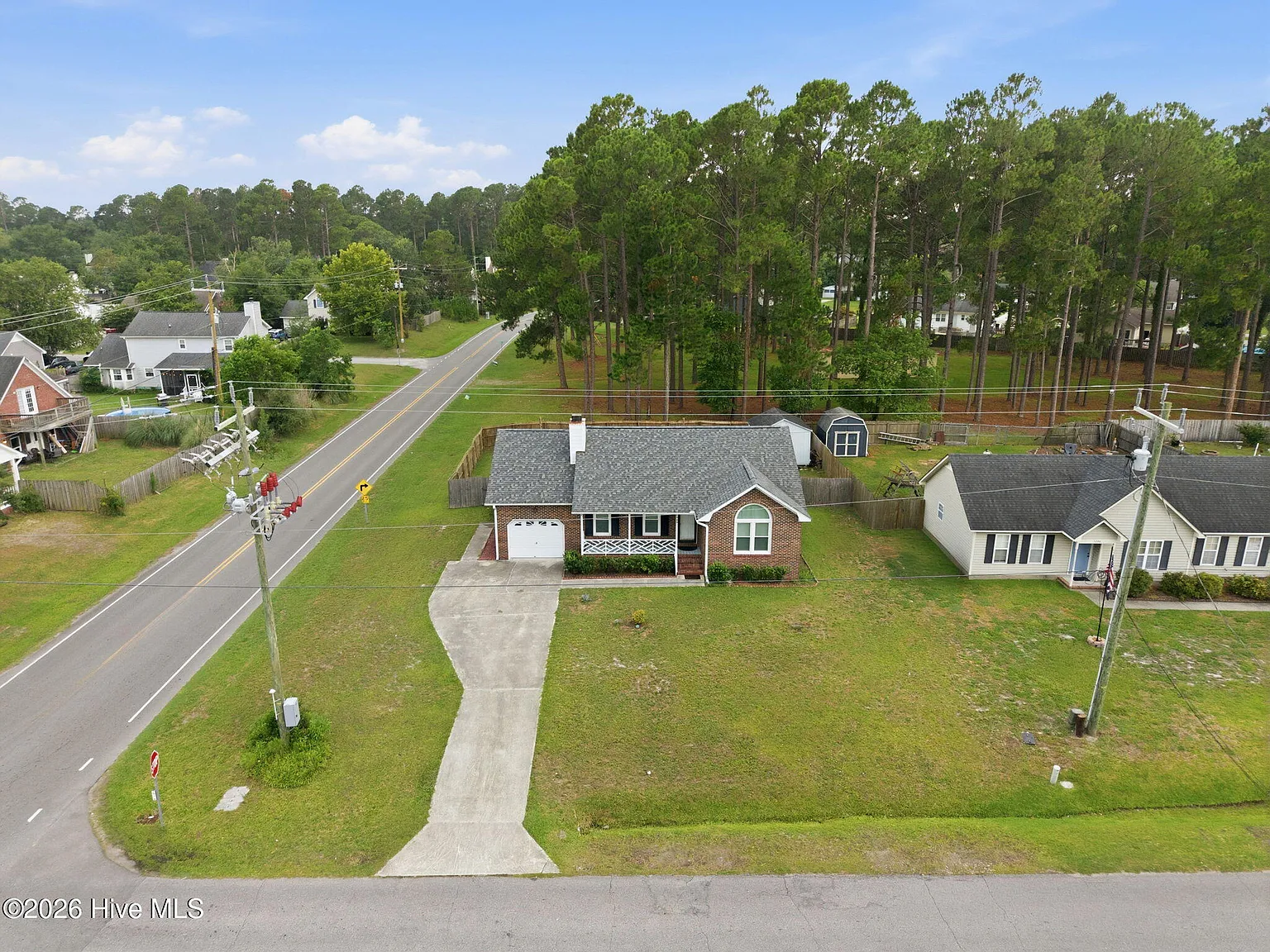 3 bed, 2.0 bath, 1340 sqft, $3,200 — Photo 2