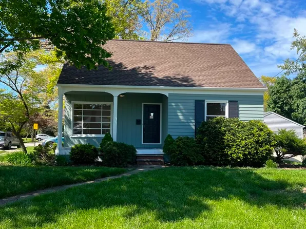 24230 Knickerbocker Rd, Bay Village, OH 44140