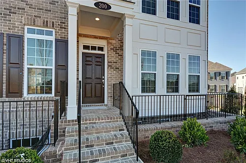 200 Braeden Way Photo 1