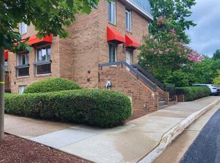 1721 S Hayes St, Arlington, VA 22202