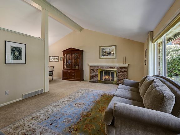 2nd image of 20907 Woodlake Dr