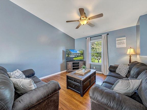 3rd image of 58 Bounty Ct