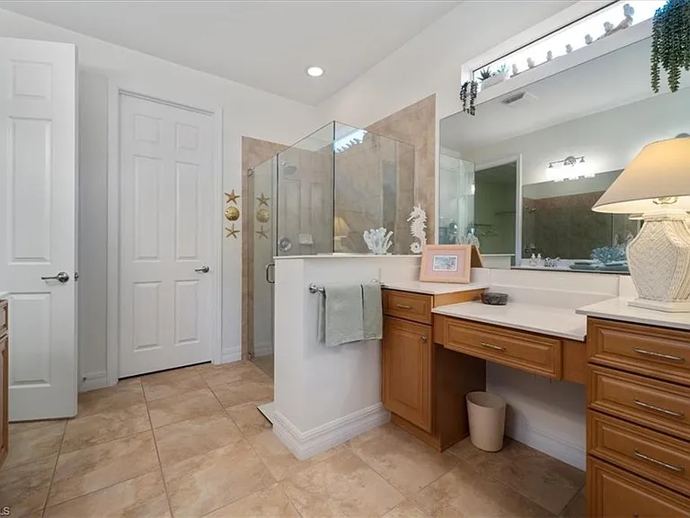 6140 Victory Dr — Photo 22