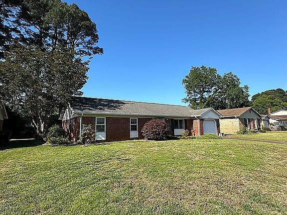 2nd image of 933 Aspen Dr