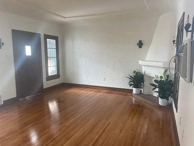 672 Euclid Ave #1/2 — Photo 3