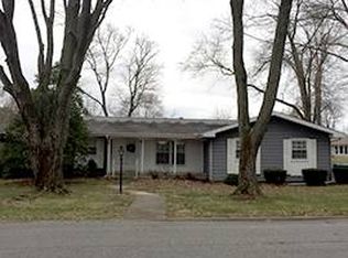 59 N Park Ln, Fairfield, IL 62837