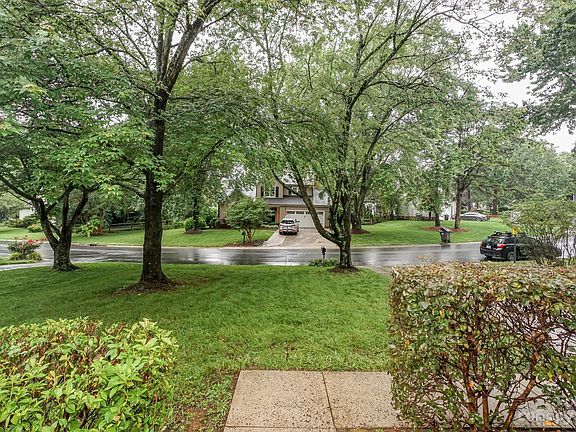 5th image of 129 Southhaven Dr