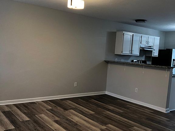 3rd image of 465 Dabney Dr