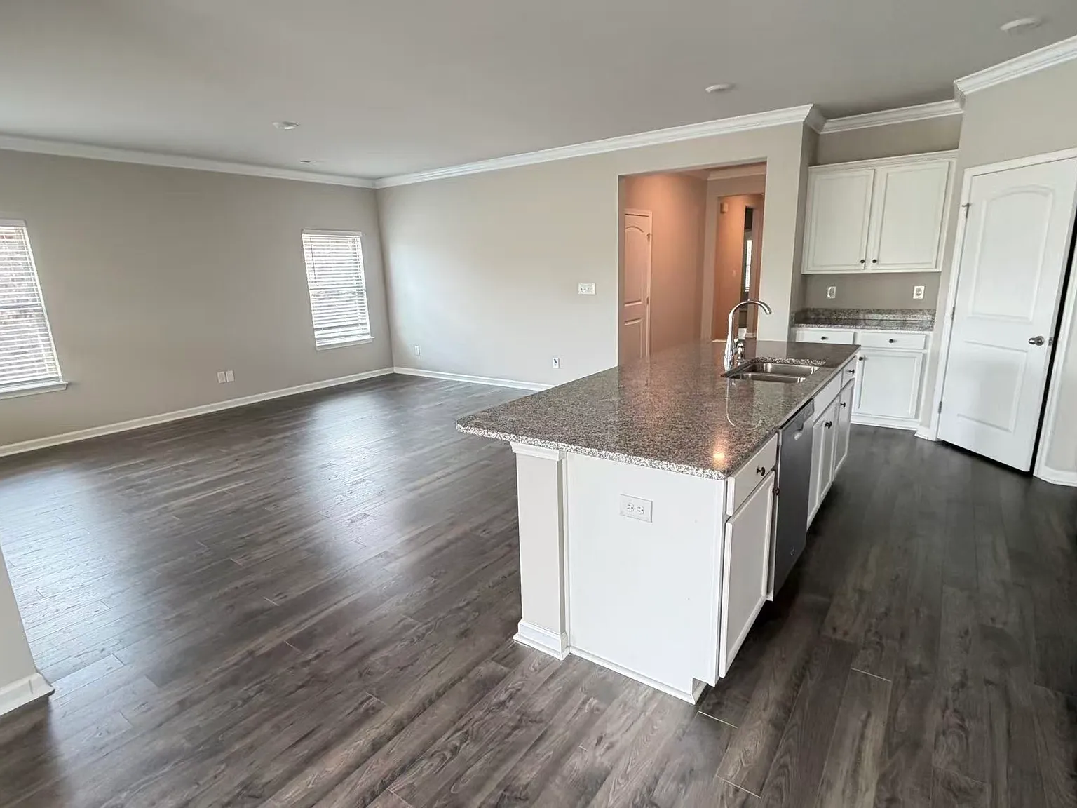 4 bed, 2108 sqft, $1,950 — Photo 4